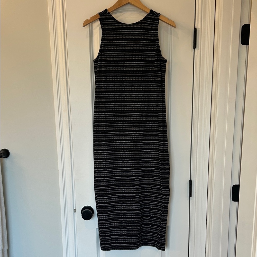 Sleeveless Black & creamStriped Midi Dress